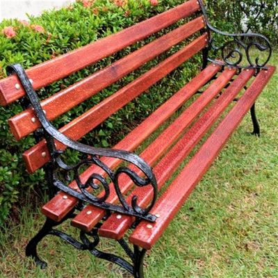 Banco de Jardim Francês em Ferro 7 Réguas Madeira Verniz