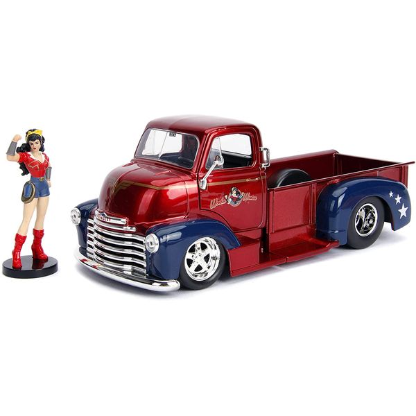 Miniatura - Carro - 1952 Chevrolet Coe Pickup e Mulher Maravilha -1:24 - Jada JAD30453 Miniatura - Carro - 1952 Chevrolet Coe Pickup e Mulher Maravilha -1:24 - Jada JAD30453