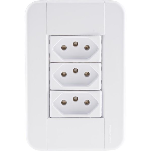 Conjunto 4x2 com 3 Tomadas 2P+T 10 A 250 V Tramontina Tablet Branco Conjunto 4x2 com 3 Tomadas 2P+T 10 A 250 V Tramontina Tablet Branco