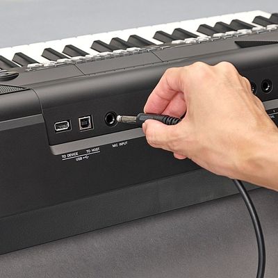 Kit Teclado Arranjador 61 Teclas PSR SX600 com Fonte Bivolt Yamaha e Suporte em X