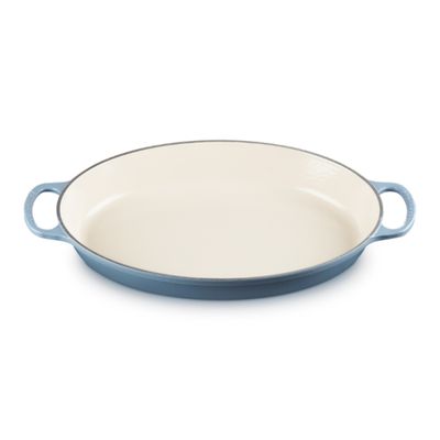 KIT LE CREUSET ASSADEIRA OVAL 36CM E 4 PRATOS RASOS 22CM EM CERÂMICA AZUL CHAMBRAY