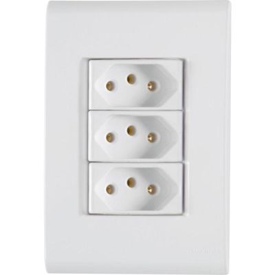 Conjunto 4x2 com 3 Tomadas 2P+T 10 A 250 V Tramontina Liz Branco