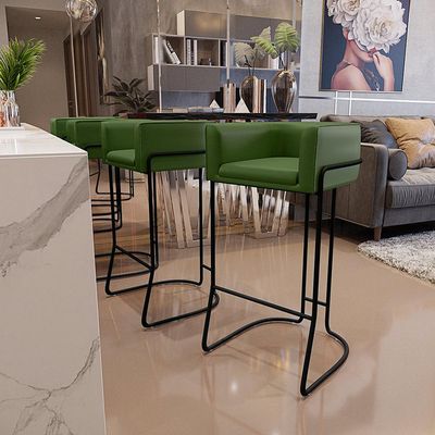 Banqueta Decorativa Fixa Base de Aço Preto Betina D02 Corano Verde Musgo B-89 - Lyam Decor