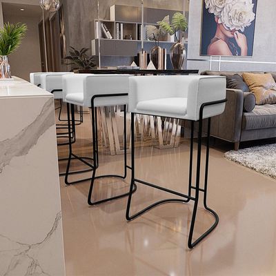 Banqueta Decorativa Fixa Base De Aço Preto Betina D02 Corano Branco C-12 - Lyam Decor