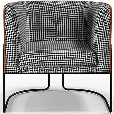 Poltrona Decorativa Fixa Base Aço Preto Betina D02 Pied Poule Corano Camel - Lyam Decor