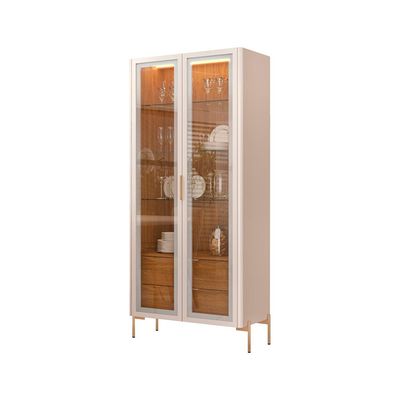 Cristaleira Decorativa Vitória com 3 Prateleiras e 2 Portas de Vidro Iluminação LED Pés Metálicos Dourados Off White/Freijó G18 - Gran Belo