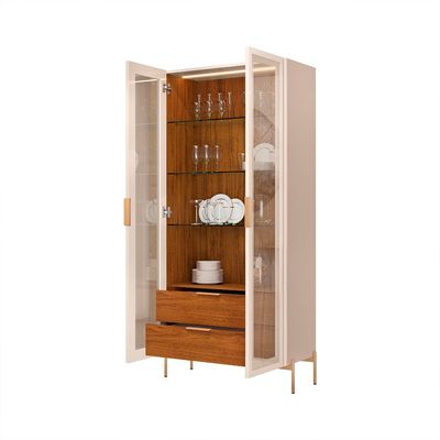 Cristaleira Decorativa Vitória com 3 Prateleiras e 2 Portas de Vidro Iluminação LED Pés Metálicos Dourados Off White/Freijó G18 - Gran Belo
