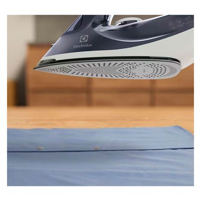 Ferro de Passar a Vapor Electrolux Experience Care ESI60 com Spray, Base Cerâmica e Tecnologia Power Vapour Azul Marinho / 110V