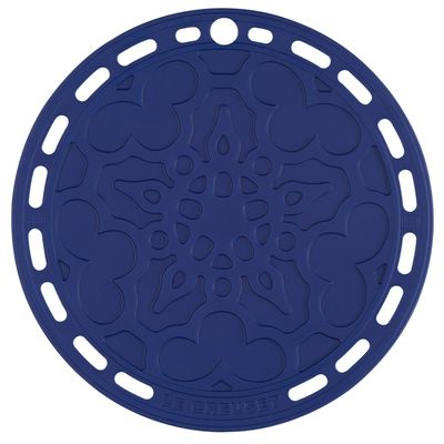 SUPORTE LE CREUSET DE SILICONE FRENCH PARA PANELAS 20 CM AZURE BLUE 93007300220000