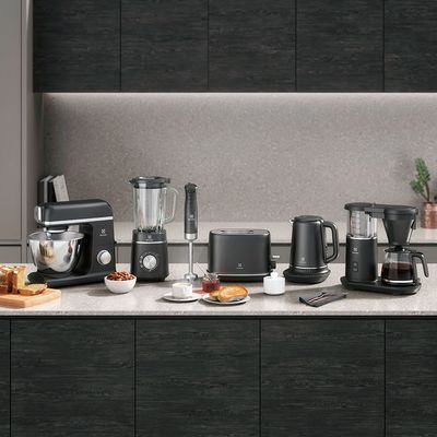 Cafeteira Elétrica Electrolux Automática 31 Xicaras Expert com Tecnologia PerfectSense Preta (CMP70) 127V