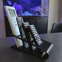 Suporte 3D Porta Controle Remoto 4 divisórias Tv 20 cm Preto