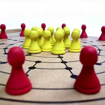 Jogo de Tabuleiro Siege em Madeira - Oficina de Criação Mitra