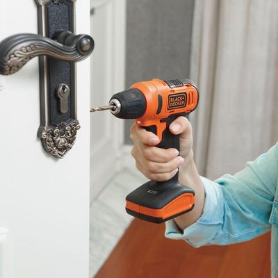 Parafusadeira / Furadeira 3/8 (10mm) BlackeDecker LD12 a Bateria 12V Li-Ion com Acessórios Laranja e Preto / Bivolt