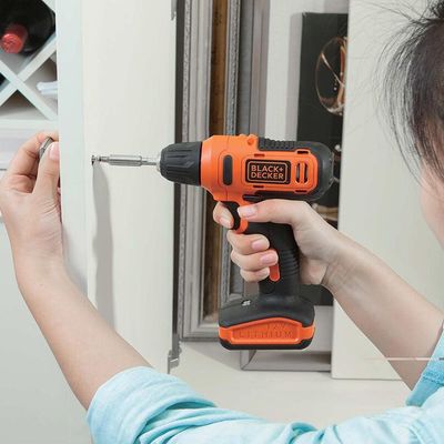 Parafusadeira / Furadeira 3/8 (10mm) BlackeDecker LD12 a Bateria 12V Li-Ion com Acessórios Laranja e Preto / Bivolt
