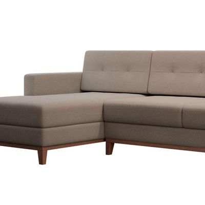 Sofá 4 Lugares Living com Chaise Esquerdo Pés e Base em Madeira Linho Cotton Bege