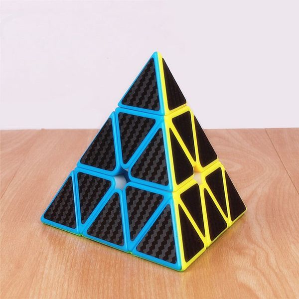 Cubo Magico Piraminx  Preto adesivado Demolidor