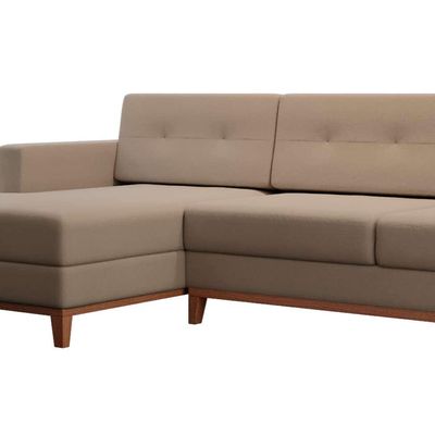 Sofá 3 Lugares Living com Chaise Esquerdo Pés e Base em Madeira Linho Cotton Bege
