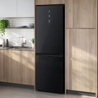 Geladeira Electrolux Frost Free Inverter 322L IB42G Efficient com AutoSense Inverse e Painel Digital Preto / 110V