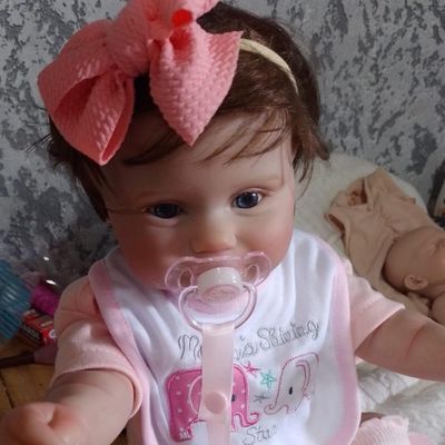 Bebê Reborn Menina Realista Artesanal Corpo De Vinil De Silicone Macio
