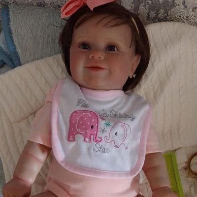 Bebê Reborn Menina Realista Artesanal Corpo De Vinil De Silicone Macio