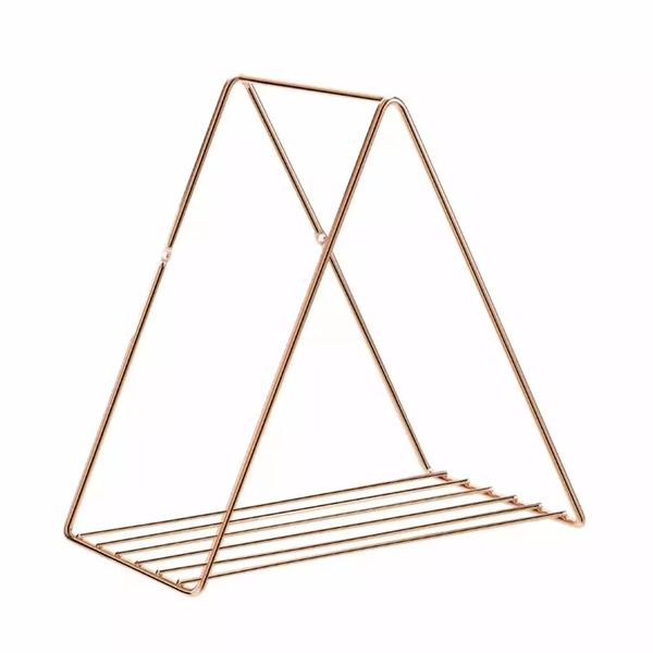 Prateleira Aramada Arthi Decora 25x25x17cm Triangular Metal Rosé Gold Prateleira Aramada Arthi Decora 25x25x17cm Triangular Metal Rosé Gold