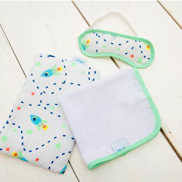 Kit Incomfral Festa do Pijama com Necessáire, Toalhinha e Tapa-Olho Estampa Masculina