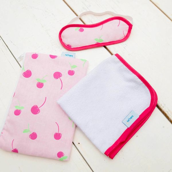 Kit Incomfral Festa do Pijama com Necessáire, Toalhinha e Tapa-Olho Estampa Feminina Kit Incomfral Festa do Pijama com Necessáire, Toalhinha e Tapa-Olho Estampa Feminina