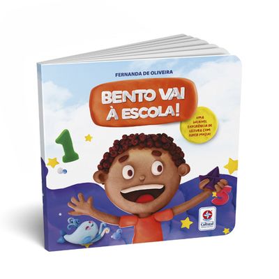 Super Massa Estrela Brincando na Escola com Livro