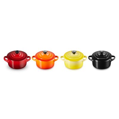 KIT LE CREUSET 4 MINI COCOTTES PEG PRETO SALEIRO/PIMENTEIRO E MOEDOR PIMENTAL/SAL COLORIDOS