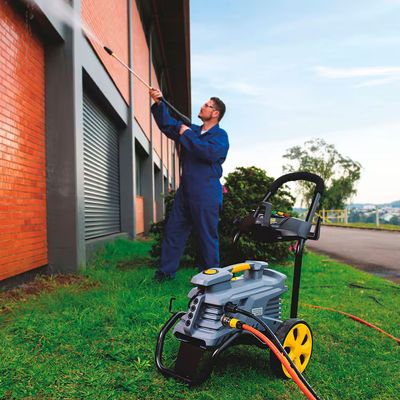 Lavadora de Alta Pressão Tramontina 2100W de Potência e 2300 Psi, Sistema Stop Total Preto com Amarelo / 110V