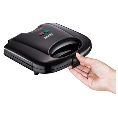Sanduicheira Arno Sacb Preto / 220V