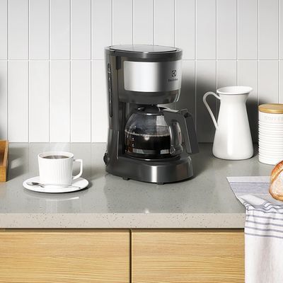 Cafeteira Elétrica Electrolux Efficiente ECM10 15 Xícaras Preto / 220V