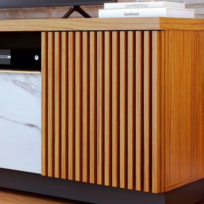 Rack Colibri Manaus com 3 Portas, Ideal para TV de Até 70 Polegadas Noce Milano com Preto Fosco e Calacatta