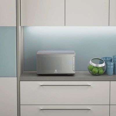 Forno de Micro Ondas MI41S Painel Integrado 31 Litros Electrolux Prata / 220V