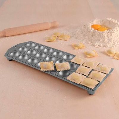 Molde para Ravioli Redondo Eppicotispai em Alumínio com Rolo para Massa 4 cm Alumínio
