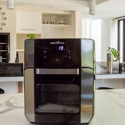 Fritadeira Elétrica Air Fryer 12L 4 em 1 Britânia Oven BFR2100P Preta 220V