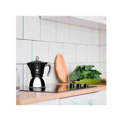 Cafeteira Italiana Bialetti Moka Induction em Alumínio 4 Xícaras Preto