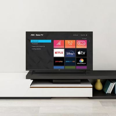 Smart TV 43 AOC Full HD 43S5135/78G Roku TV Dolby Digital Comando de Voz 60 Hz Processador Quad Core Preto
