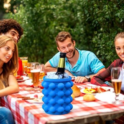 Balde De Gelo De Silicone 4 Em 1 Com Tampa Forma Para 120 Cubos E Praticidade Para Sua Bebida
