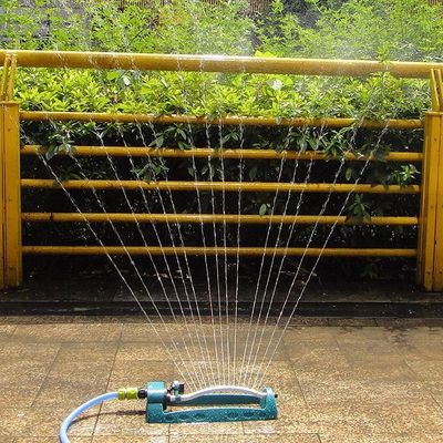 Irrigador Oscilante Lorben 1-2" 15 Furos Aspersor Com Bico Engate Rápido Jardim Gramado Horta