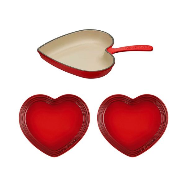KIT LE CREUSET SKILLET CORAÇÃO 26CM E 2 PRATOS CORAÇÃO 23CM VERMELHO