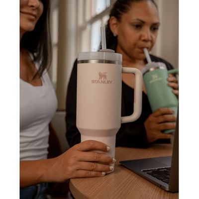 COPO STANLEY QUENCHER EM AÇO INOX 1,18 LITROS - Rose Quartz
