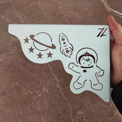Mão Francesa Ornamentada 20cm Nave Espacial Astronauta Branco Aço Zarg