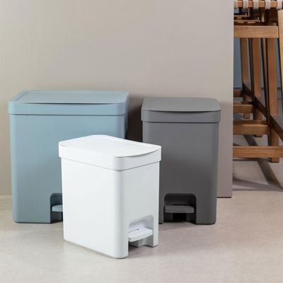 Lixeira de Banheiro com Pedal e Aro Interno Polipropileno 6 Litros Trium OU Branco
