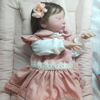 Bebê Reborn Menina Realista Corpo De Pano Muito Macio E Antialérgico