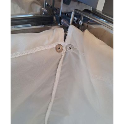 Tulha Aramada Deslizante Cesto de Roupa Suja Aço Inox Piva Fixação Superior com Saco de Tecido