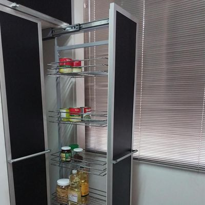 Coluna Deslizante com Corrediça 5 Cestos Aramados para Armário 47x25x146cm Schmitt