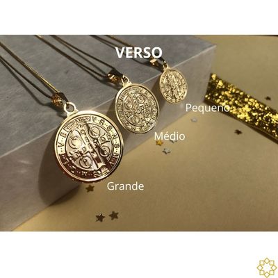 Colar Medalha São Bento pequena banhado em ouro 18k