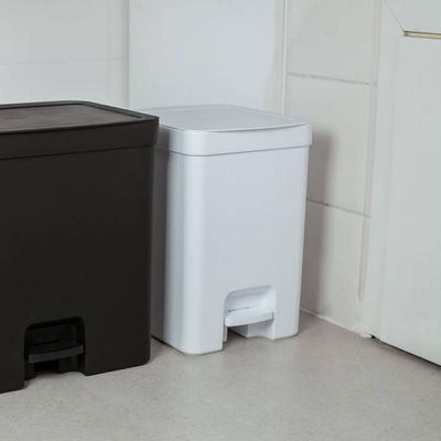 Lixeira de Pedal OU Cesto de Lixo para Cozinha Escritório Linha Trium 12 Litros Branco