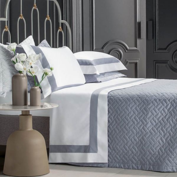 Jogo de Cama King Andreza Enxovais Linha Luxury 400 Fios 4 Pecas Branco com Cinza 2,80 x 3,00m JDK009011ALCZ